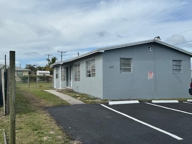 1015 AVENUE I 1, Riviera Beach, FL 33404