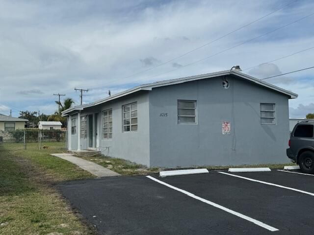 1015 AVENUE I 1, Riviera Beach, FL 33404