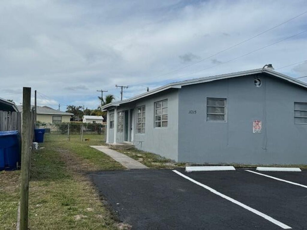 1015 AVENUE I 1, Riviera Beach, FL 33404