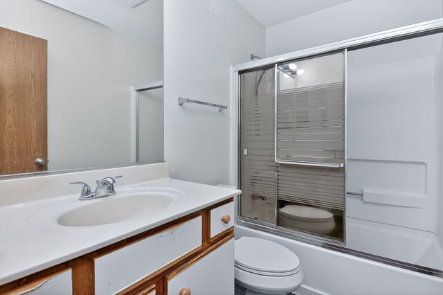 342 Ogden Falls Boulevard, Oswego, IL 60543