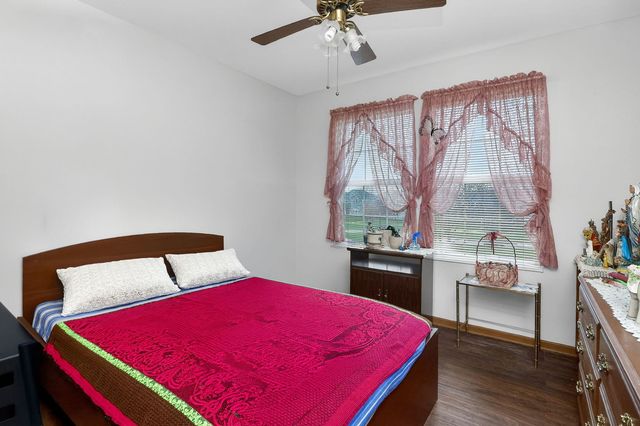 342 Ogden Falls Boulevard, Oswego, IL 60543