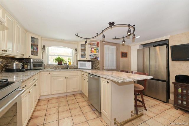 6 CALLAHAN Road, Fort Salonga, NY 11768