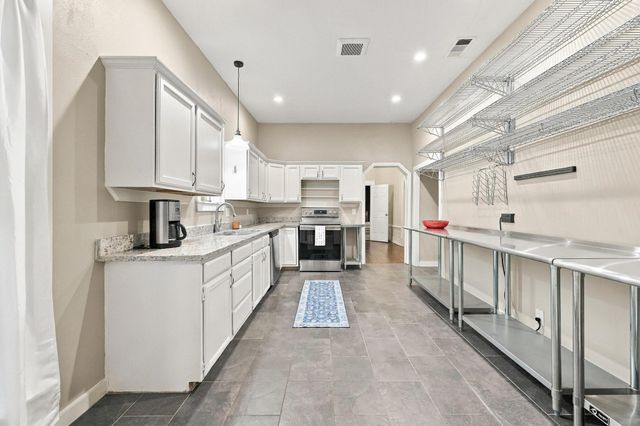 806 W Gandy Street, Denison, TX 75020