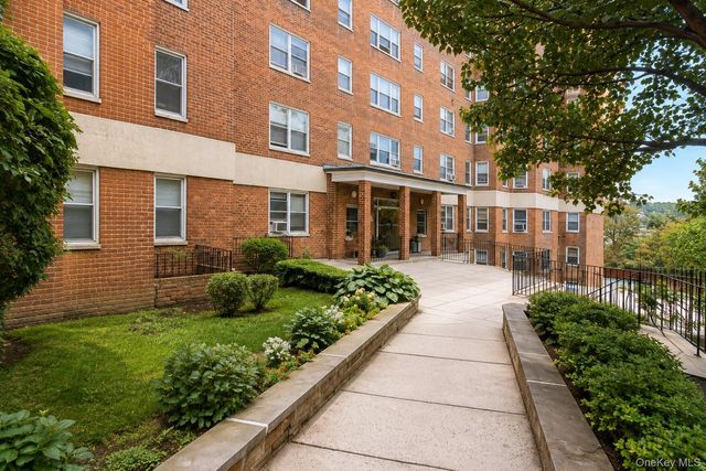 280 Collins Avenue 3i, Fleetwood, NY 10552