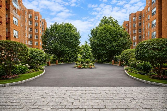 280 Collins Avenue 3i, Fleetwood, NY 10552