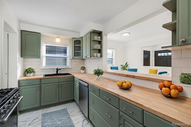 23754 Lambrecht Avenue, Eastpointe, MI 48021