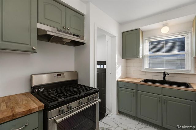 23754 Lambrecht Avenue, Eastpointe, MI 48021