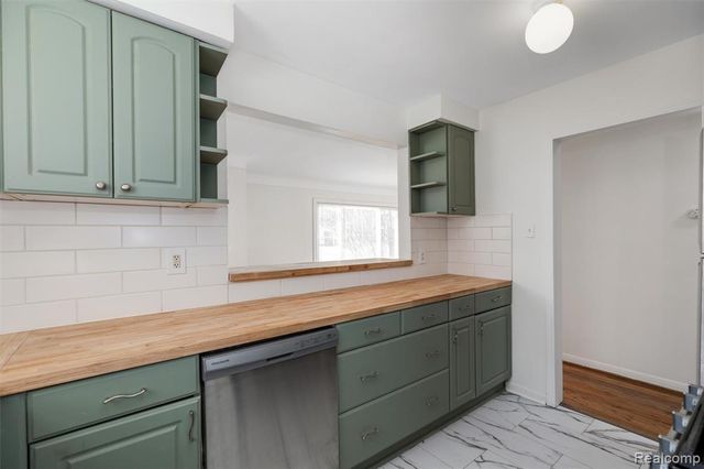 23754 Lambrecht Avenue, Eastpointe, MI 48021