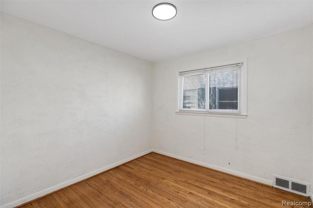 23754 Lambrecht Avenue, Eastpointe, MI 48021