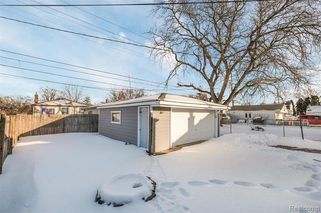 23754 Lambrecht Avenue, Eastpointe, MI 48021