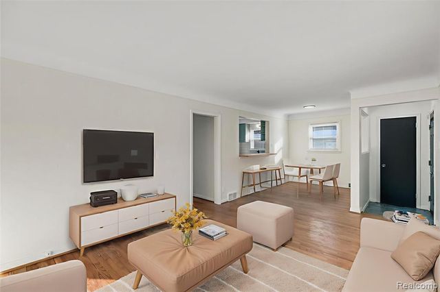 23754 Lambrecht Avenue, Eastpointe, MI 48021