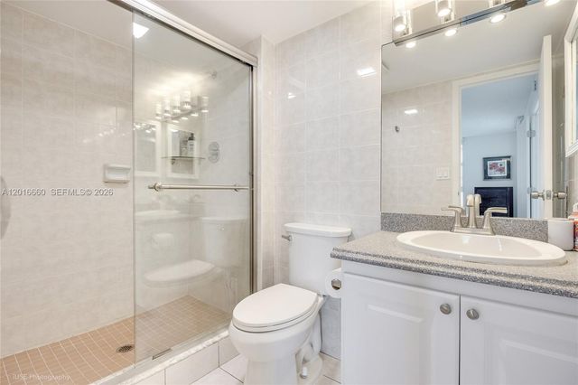 100 Bayview Dr 1231, Sunny Isles Beach, FL 33160