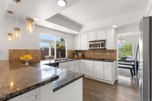 761 Rocking Horse Rd, Vista, CA 92081