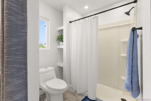 761 Rocking Horse Rd, Vista, CA 92081