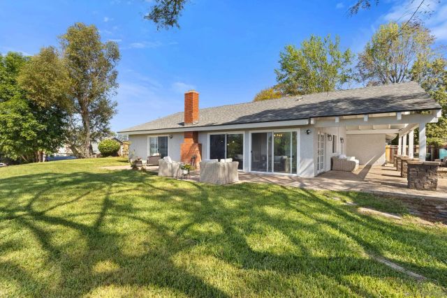 761 Rocking Horse Rd, Vista, CA 92081
