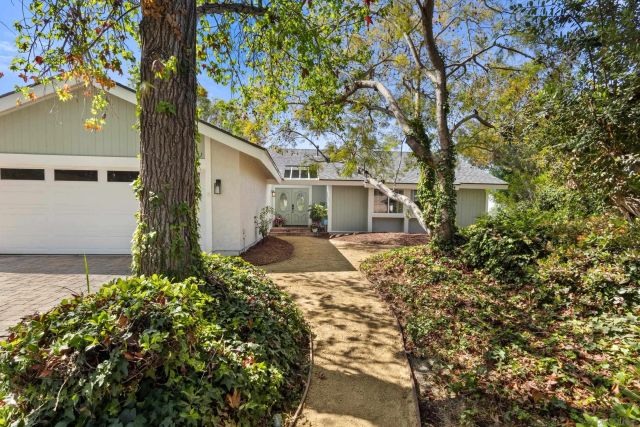 761 Rocking Horse Rd, Vista, CA 92081