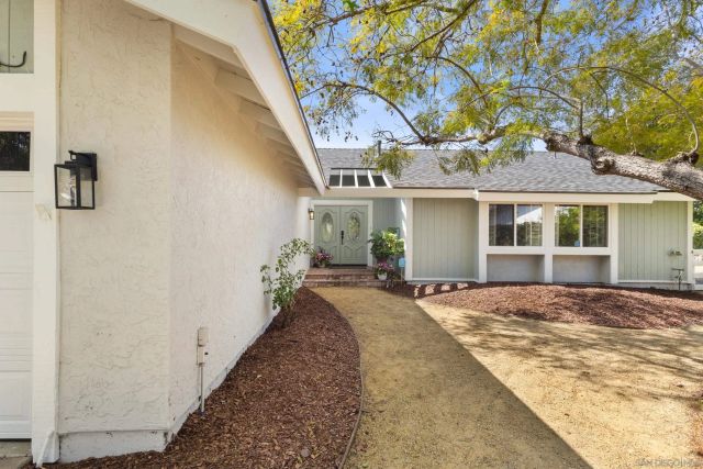 761 Rocking Horse Rd, Vista, CA 92081