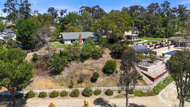 761 Rocking Horse Rd, Vista, CA 92081