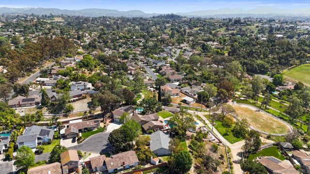 761 Rocking Horse Rd, Vista, CA 92081