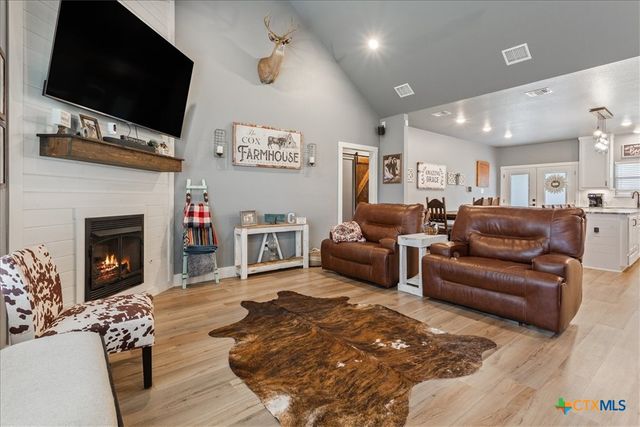 639 County Road 101, Rogers, TX 76569