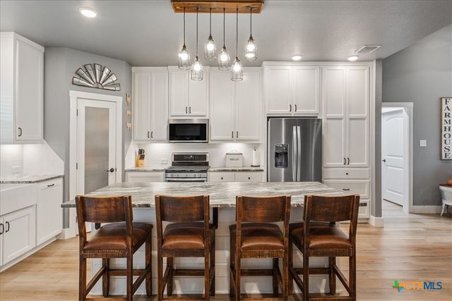 639 County Road 101, Rogers, TX 76569