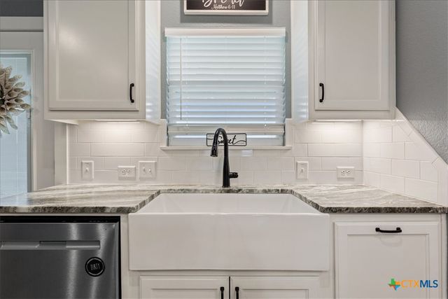 639 County Road 101, Rogers, TX 76569