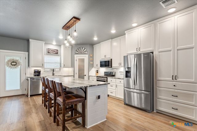 639 County Road 101, Rogers, TX 76569