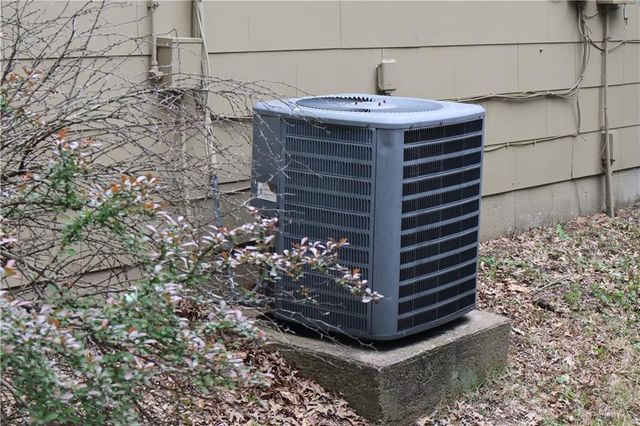 10710 Newton Avenue, Kansas City, MO 64134