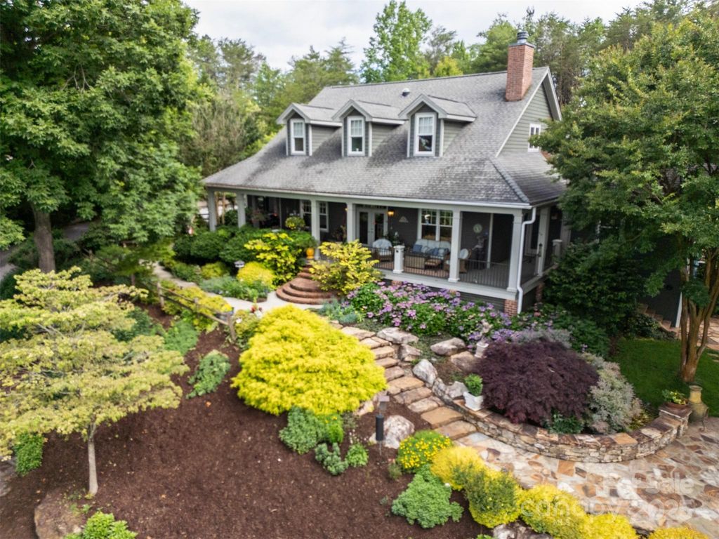 94 Spruce Hill Drive, Hendersonville, NC 28792