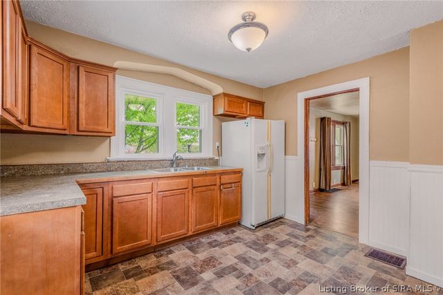 516 E 7th Street, Seymour, IN 47274