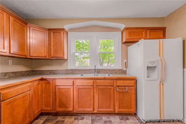 516 E 7th Street, Seymour, IN 47274