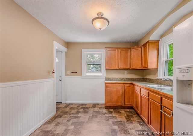 516 E 7th Street, Seymour, IN 47274