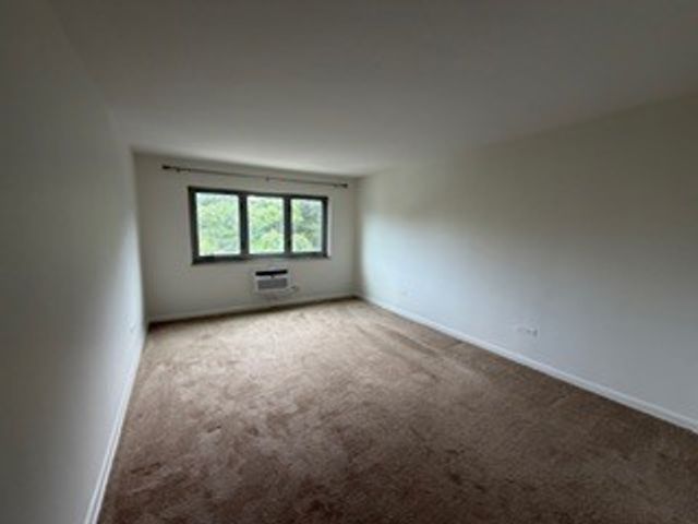 401 S Grove Avenue 3A, Oak Park, IL 60302