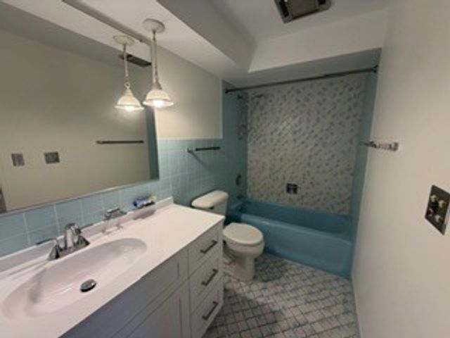 401 S Grove Avenue 3A, Oak Park, IL 60302