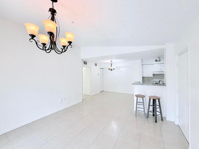 2041 Renaissance Boulevard 207, Hollywood, FL 33025