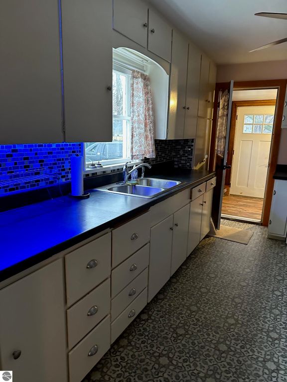 Image 27 of property listing at 323 W Wright Avenue, Shepherd, MI 48883