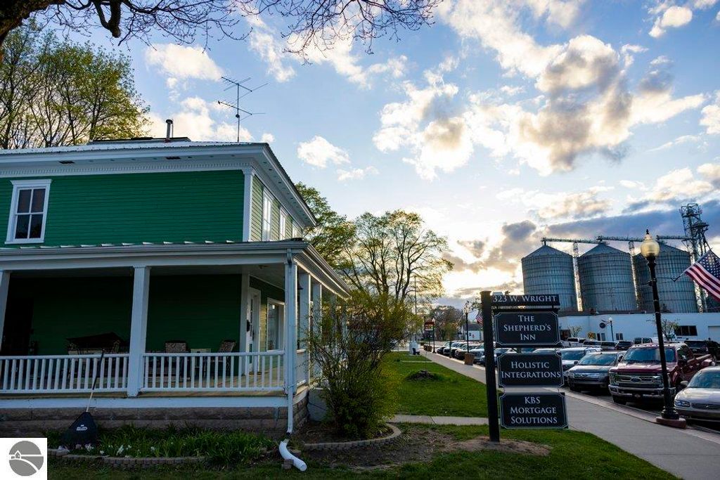 Image 28 of property listing at 323 W Wright Avenue, Shepherd, MI 48883