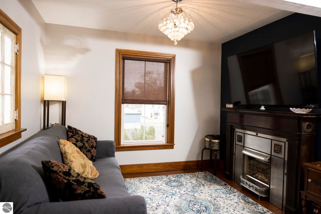 Image 3 of property listing at 323 W Wright Avenue, Shepherd, MI 48883