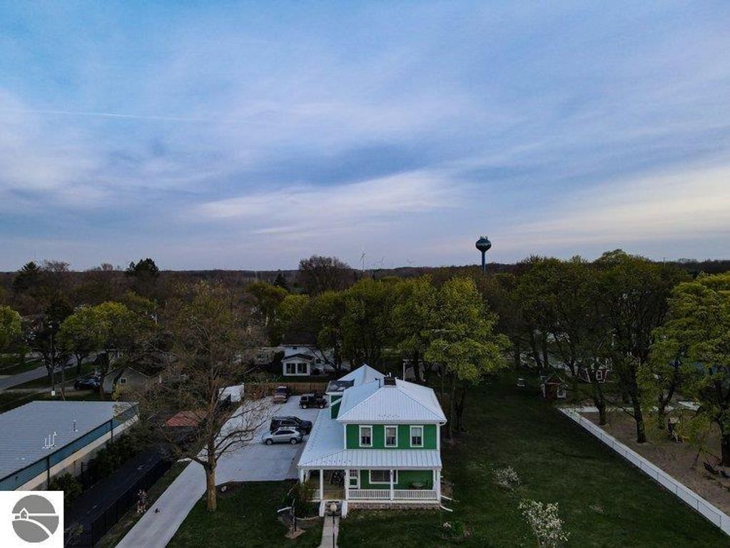 Image 31 of property listing at 323 W Wright Avenue, Shepherd, MI 48883