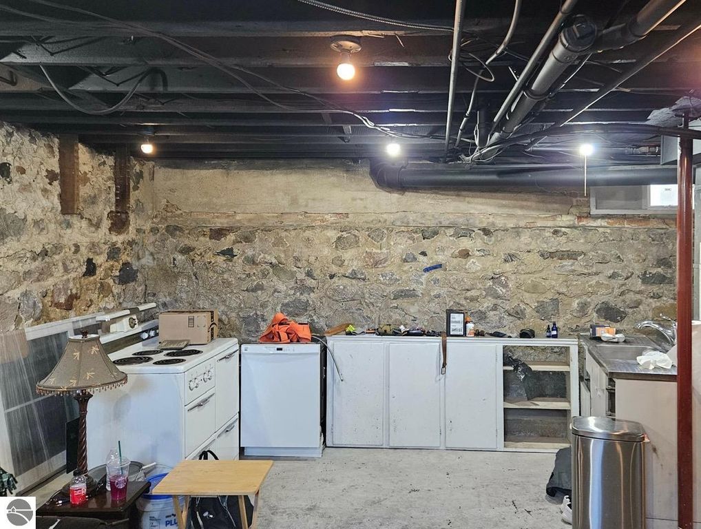 Image 32 of property listing at 323 W Wright Avenue, Shepherd, MI 48883