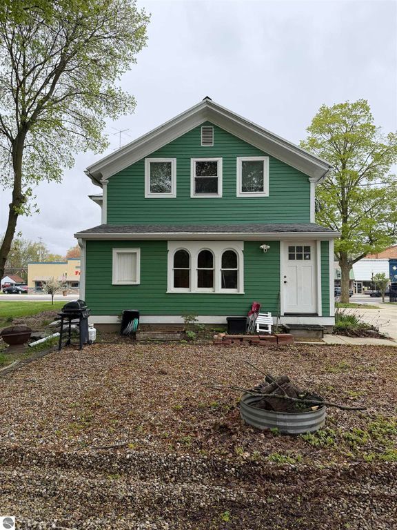 Image 37 of property listing at 323 W Wright Avenue, Shepherd, MI 48883