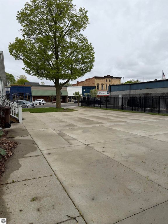 Image 40 of property listing at 323 W Wright Avenue, Shepherd, MI 48883
