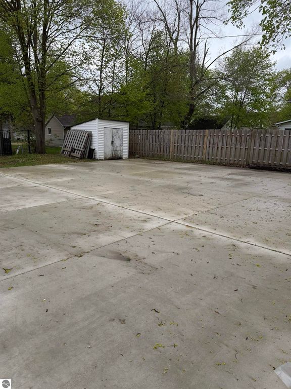 Image 41 of property listing at 323 W Wright Avenue, Shepherd, MI 48883