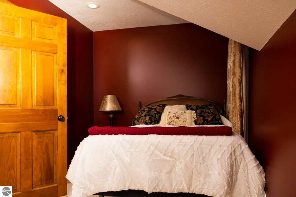 Image 7 of property listing at 323 W Wright Avenue, Shepherd, MI 48883