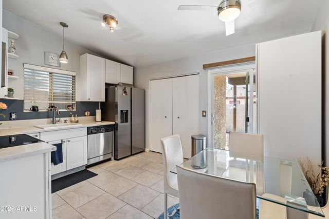 421 E BEHREND Drive, Phoenix, AZ 85024