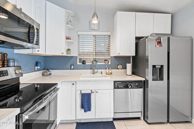 421 E BEHREND Drive, Phoenix, AZ 85024