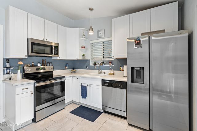 421 E BEHREND Drive, Phoenix, AZ 85024