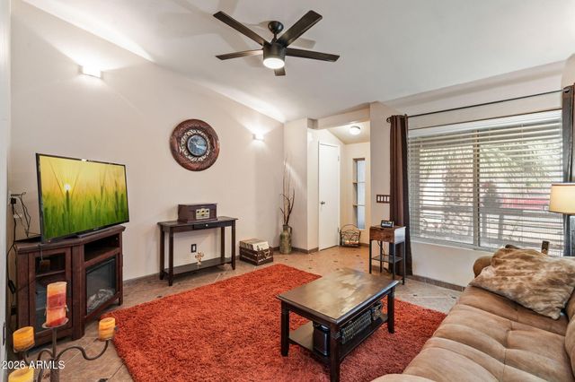 421 E BEHREND Drive, Phoenix, AZ 85024