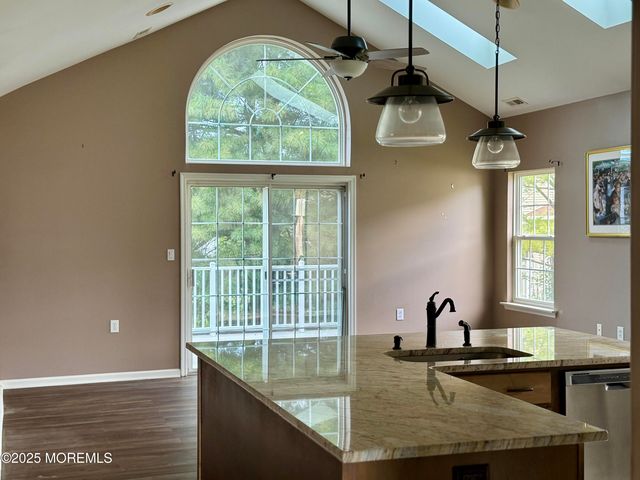 71 Eleanor Road, Manchester, NJ 08759