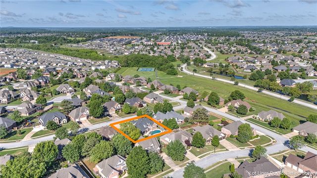 6605 S Willowridge Lane, Rogers, AR 72758
